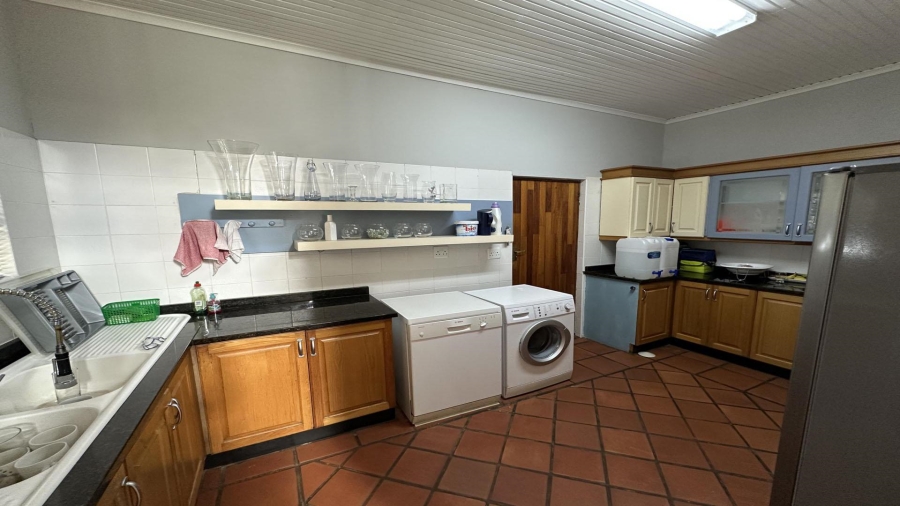 5 Bedroom Property for Sale in Lovemore Heights Estate Eastern Cape